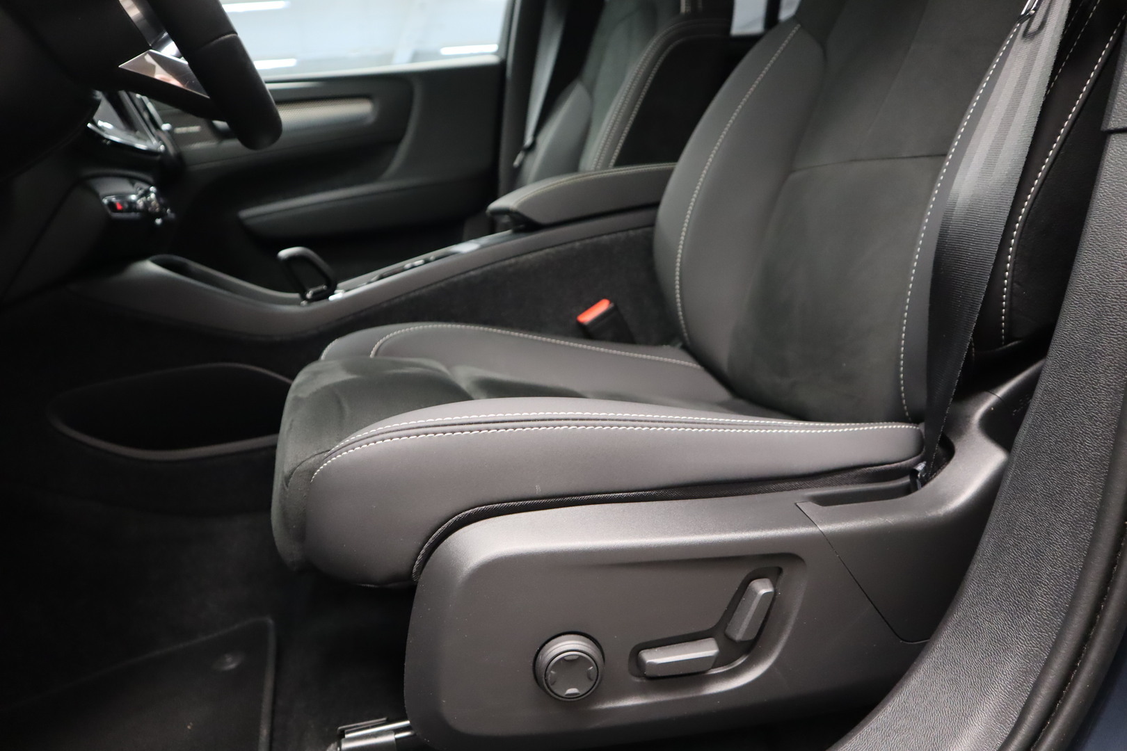 VOLVO EX40 11