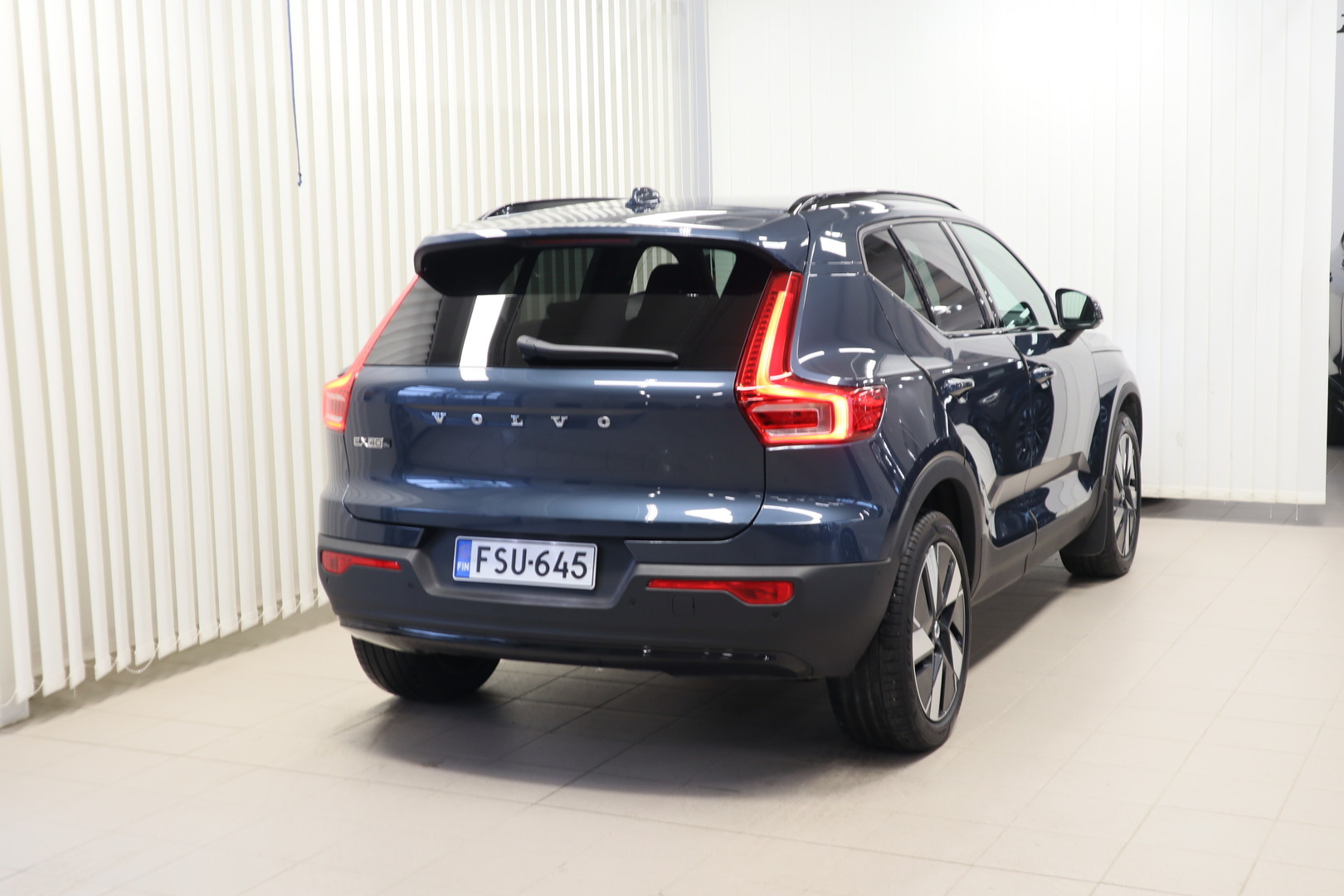 VOLVO EX40 4