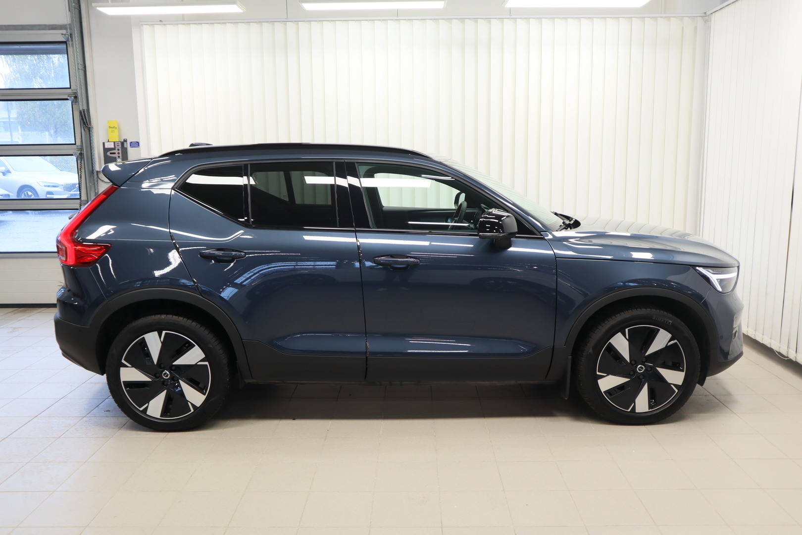 VOLVO EX40 6