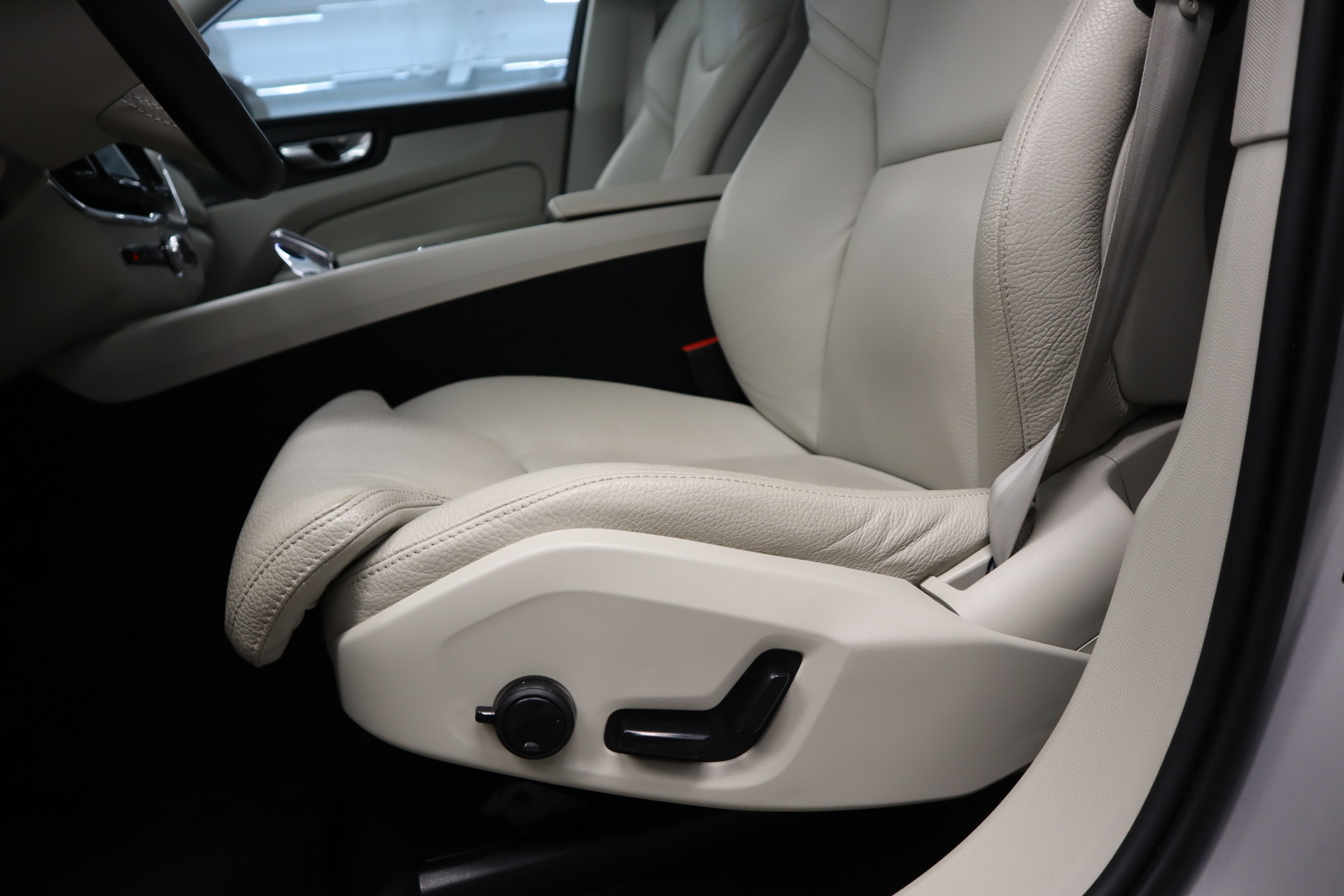 VOLVO XC60 11