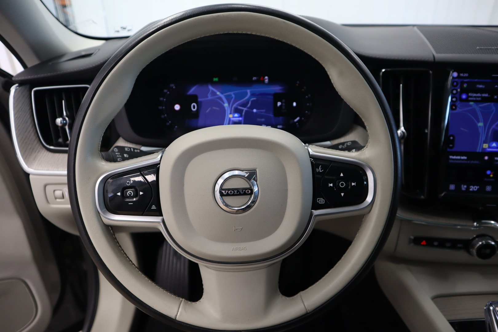 VOLVO XC60 13