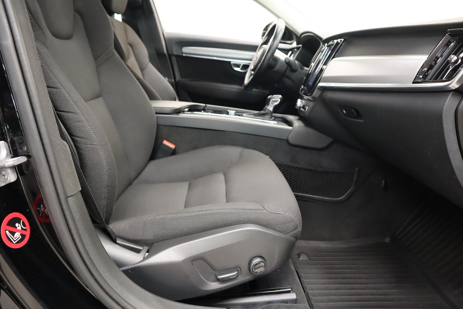 VOLVO S90 11