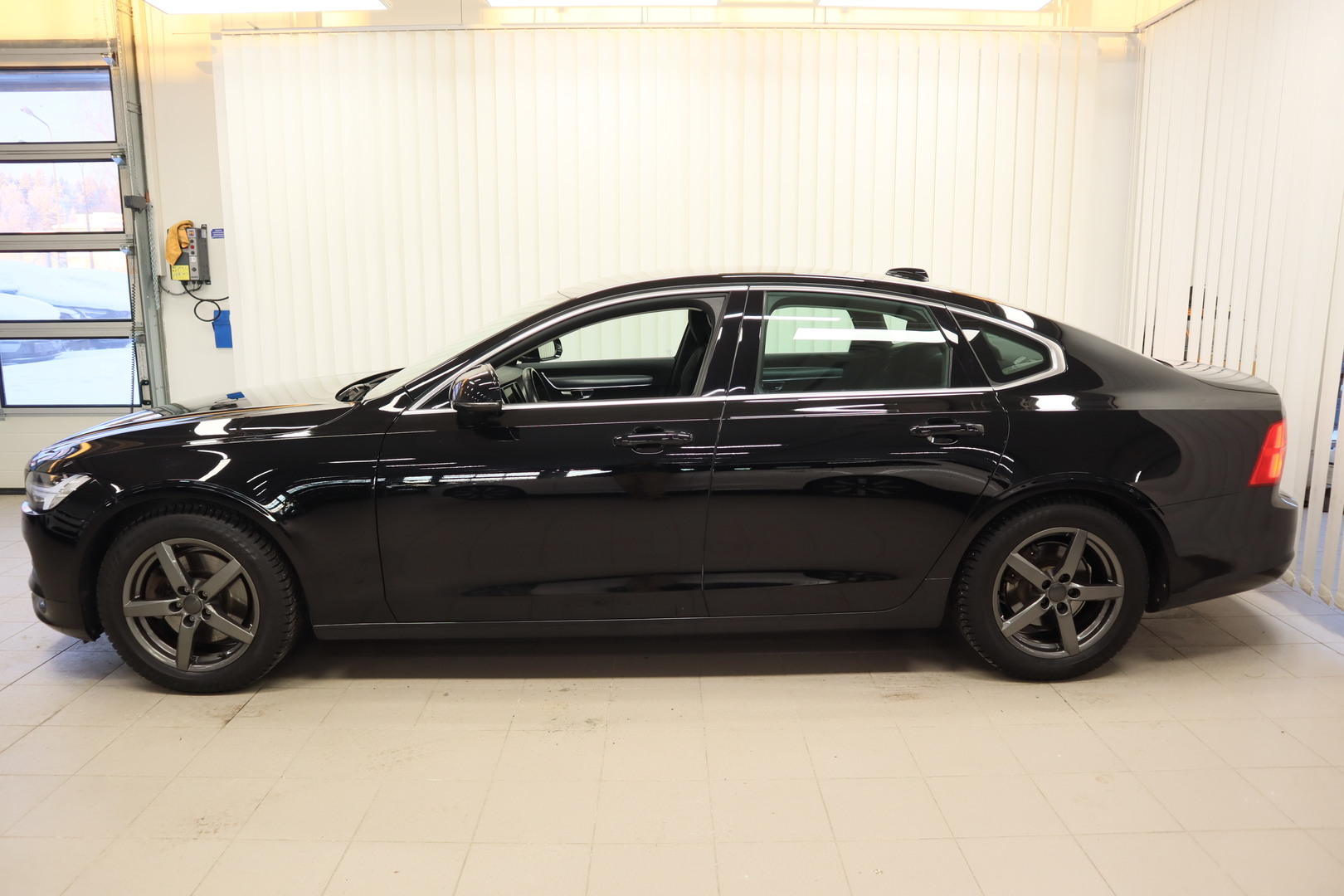 VOLVO S90 4