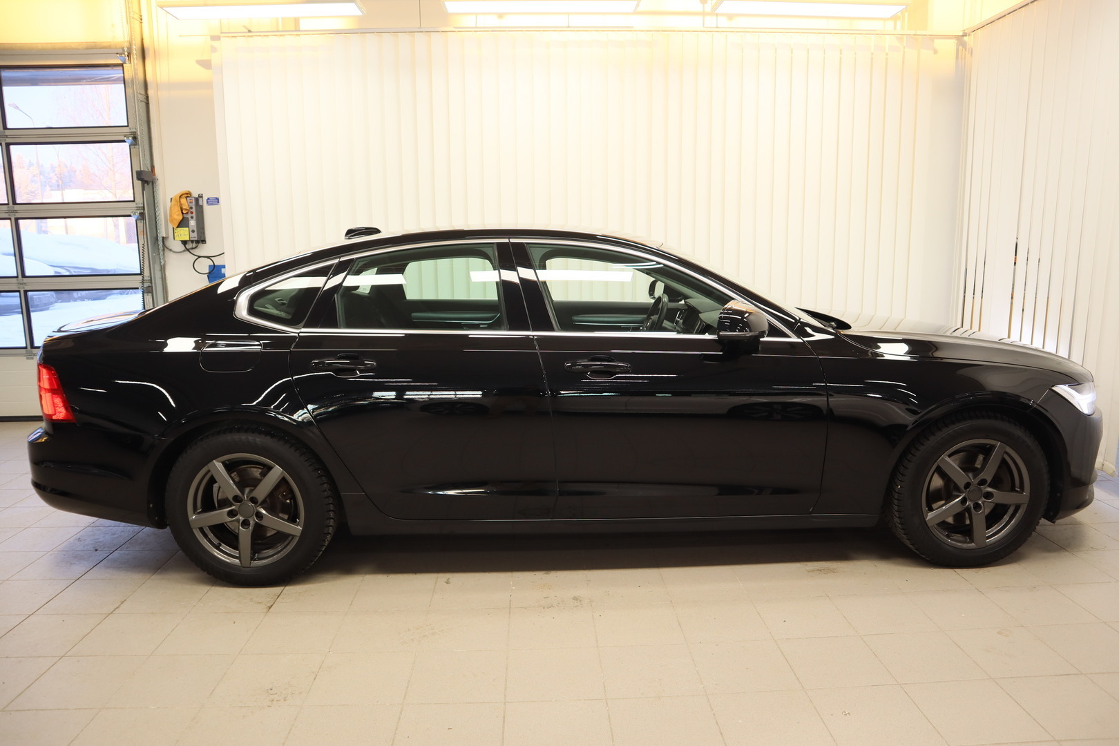 VOLVO S90 8