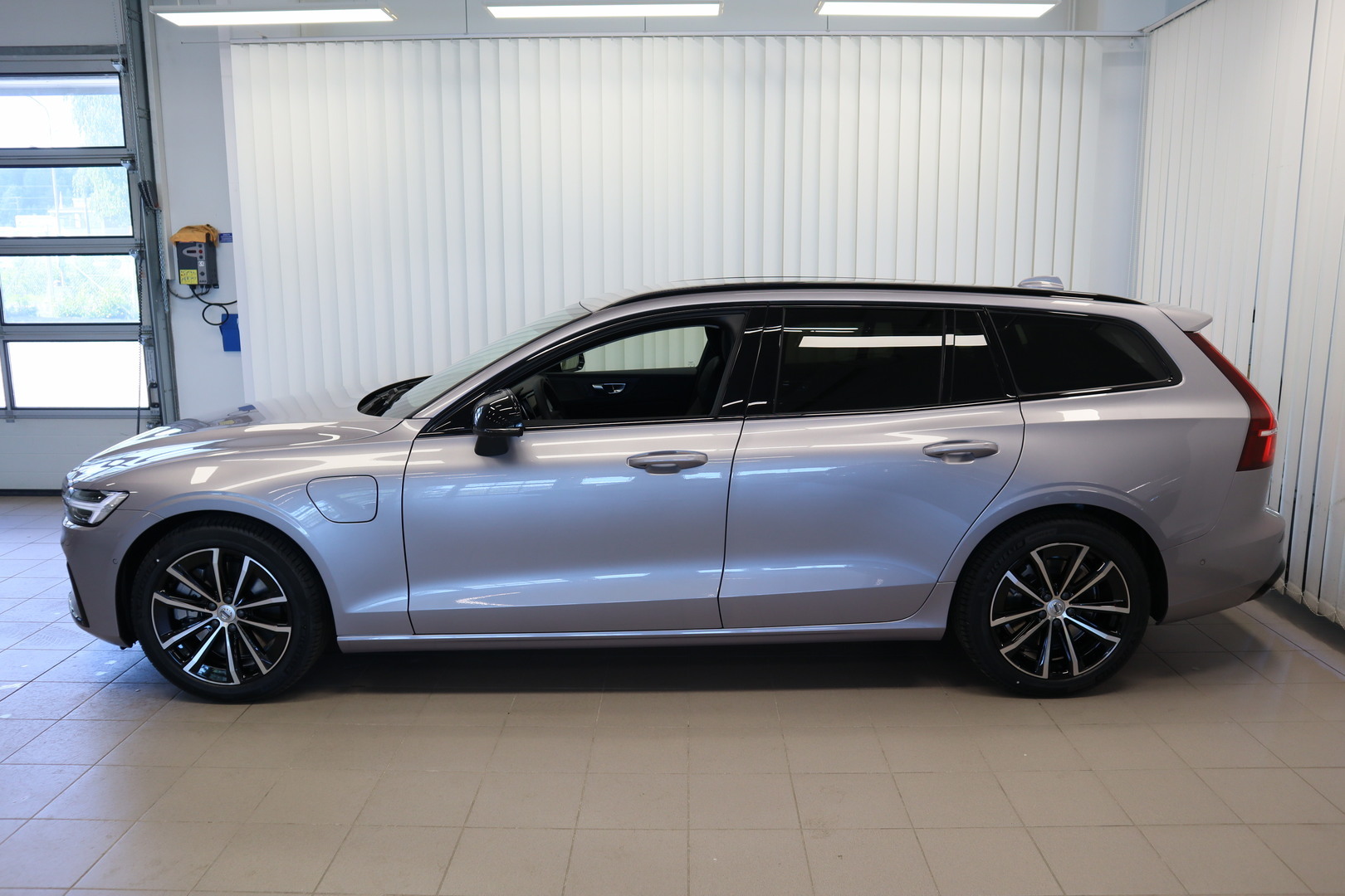 VOLVO V60 3