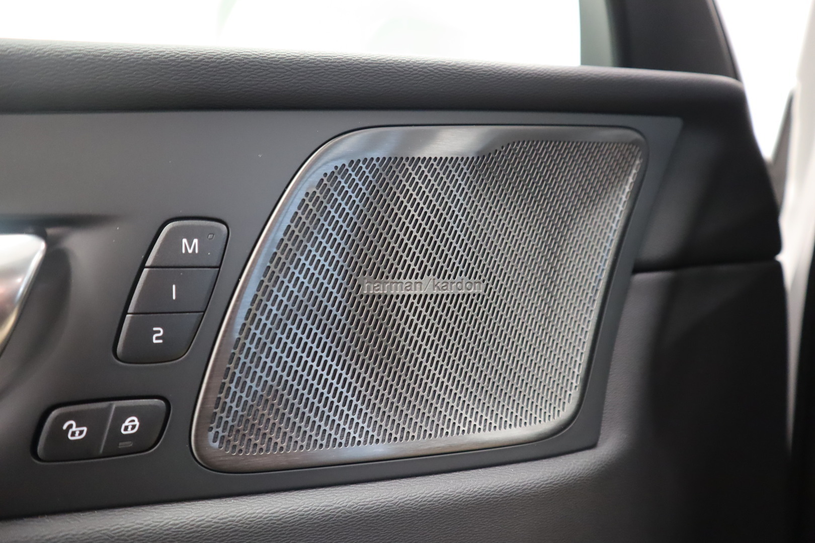 VOLVO XC60 17