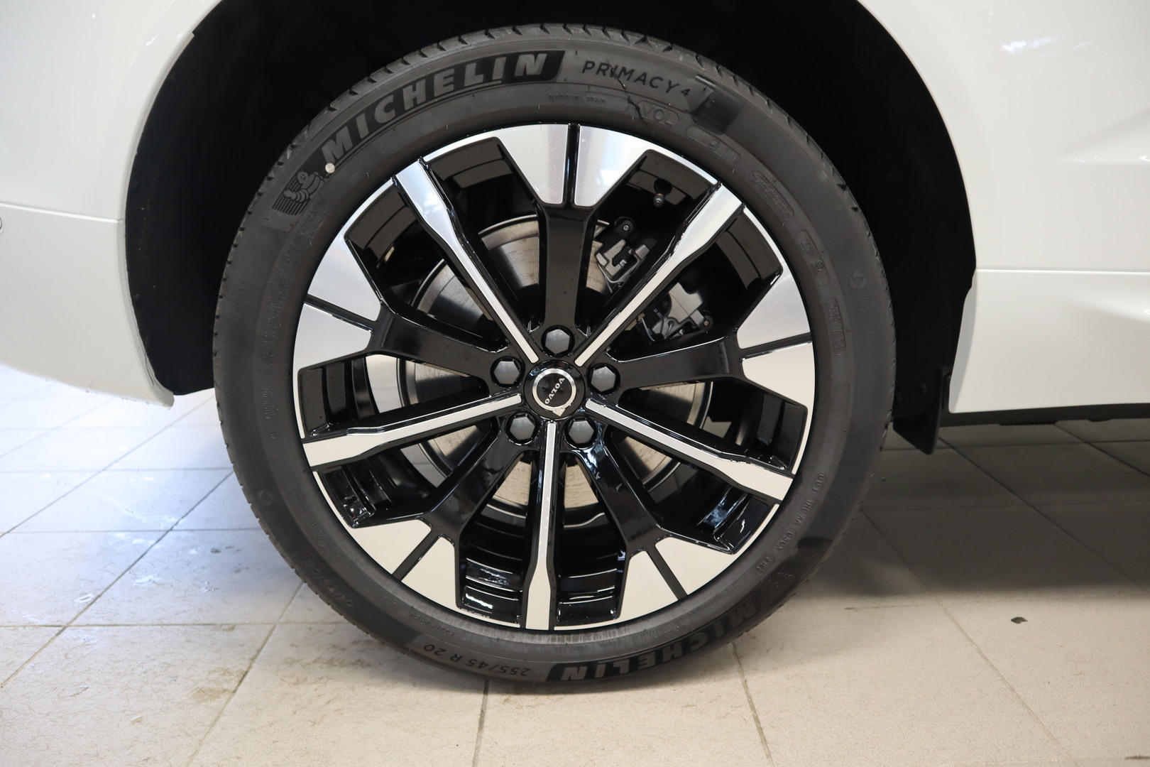 VOLVO XC60 20