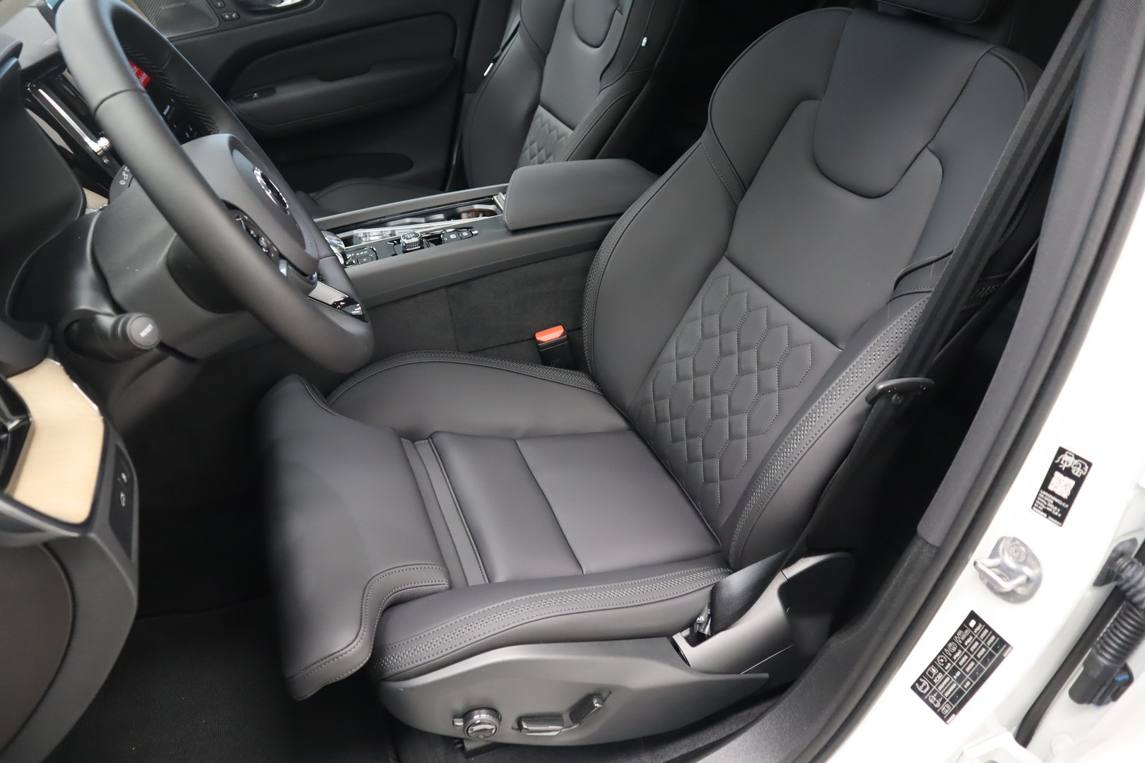 VOLVO XC60 8