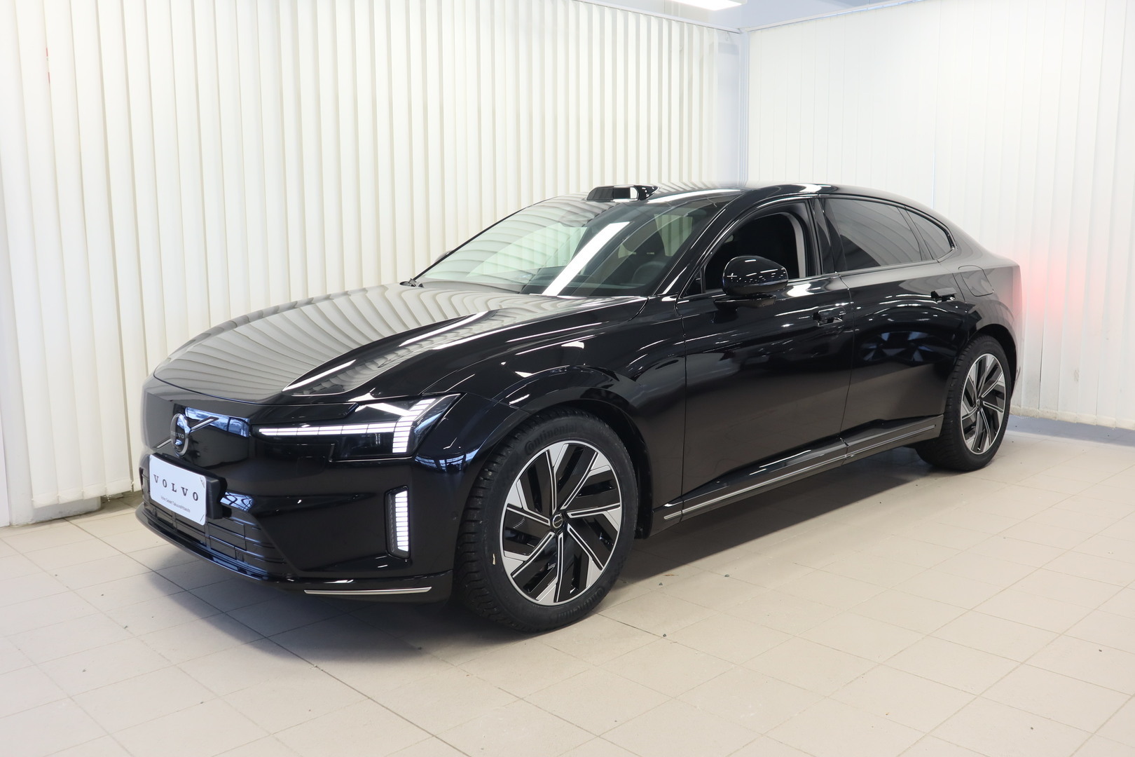 VOLVO ES90 1