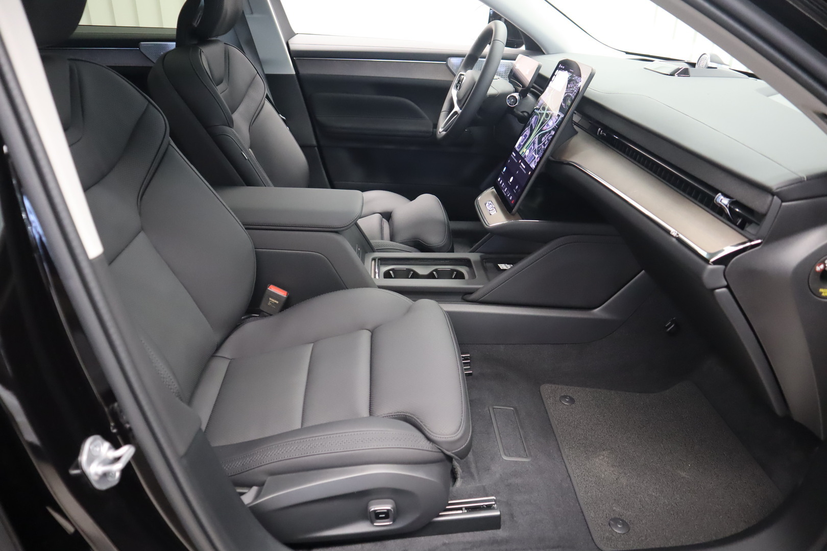 VOLVO ES90 10
