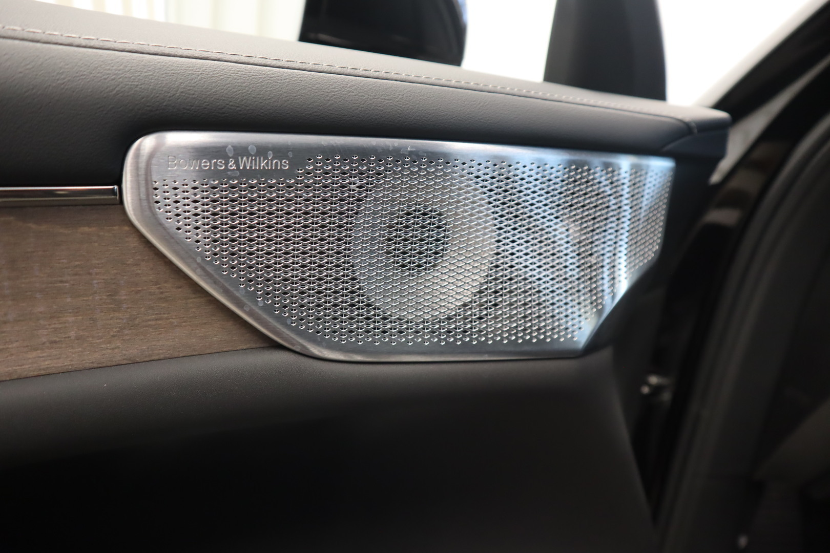 VOLVO ES90 13