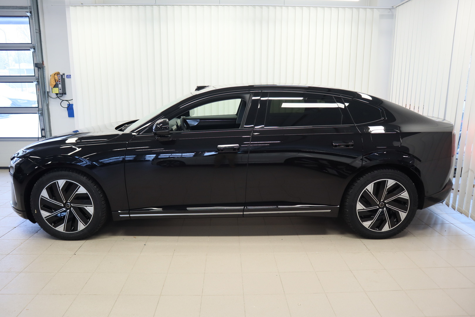 VOLVO ES90 4