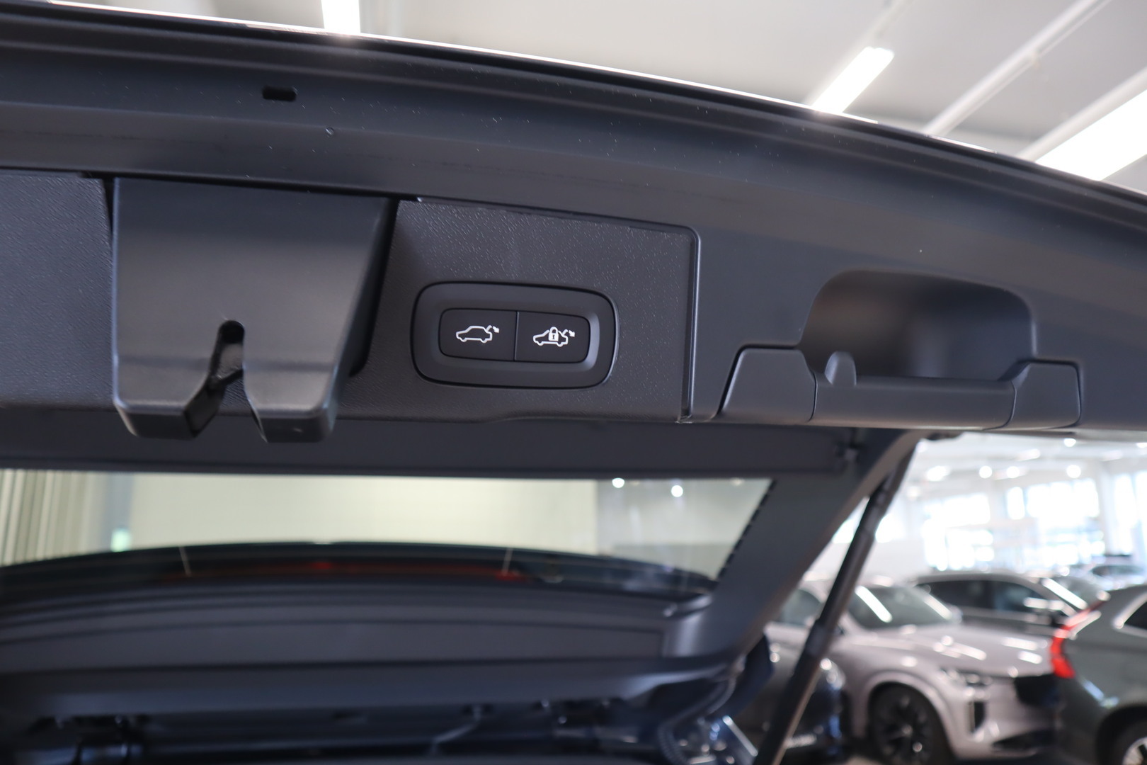VOLVO XC60 20