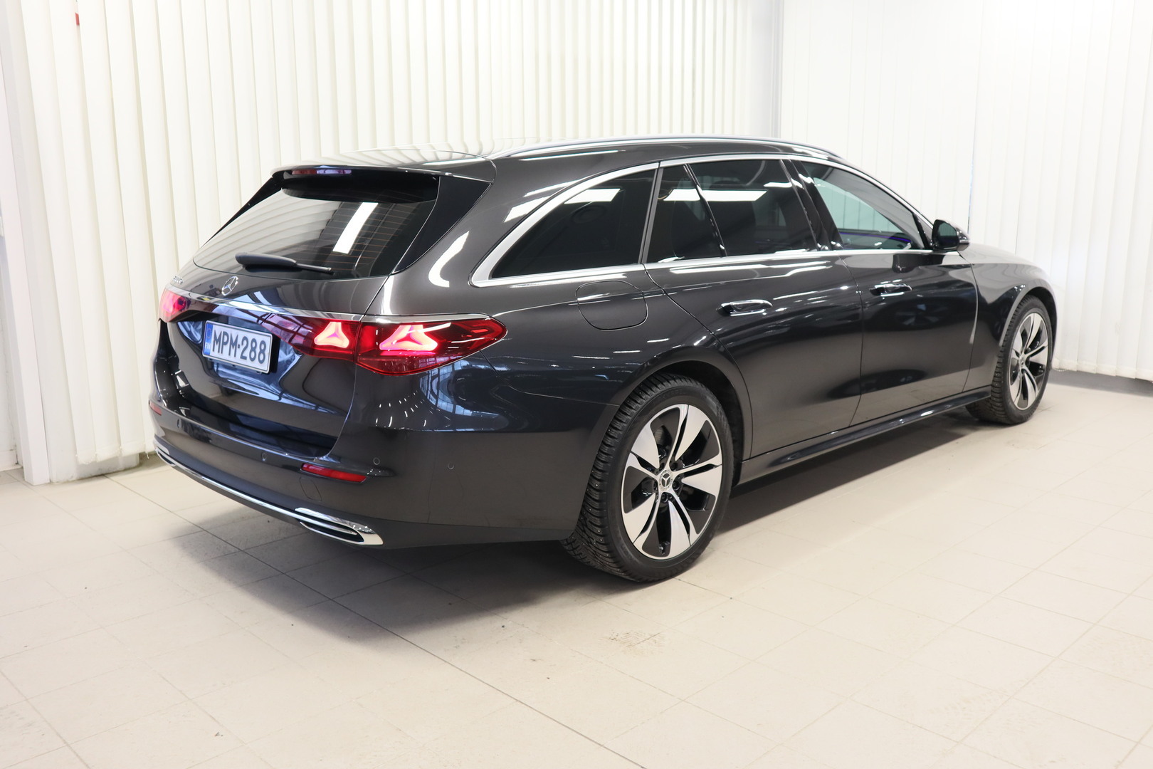 MERCEDES-BENZ E 4