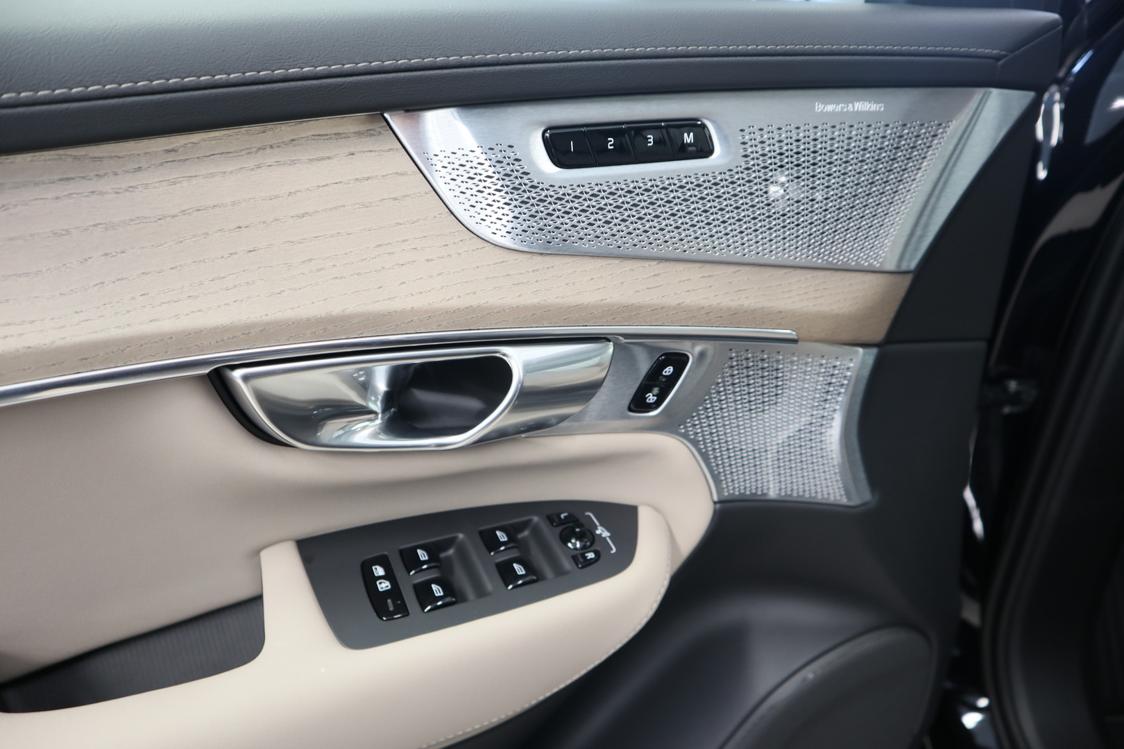 VOLVO XC90 16