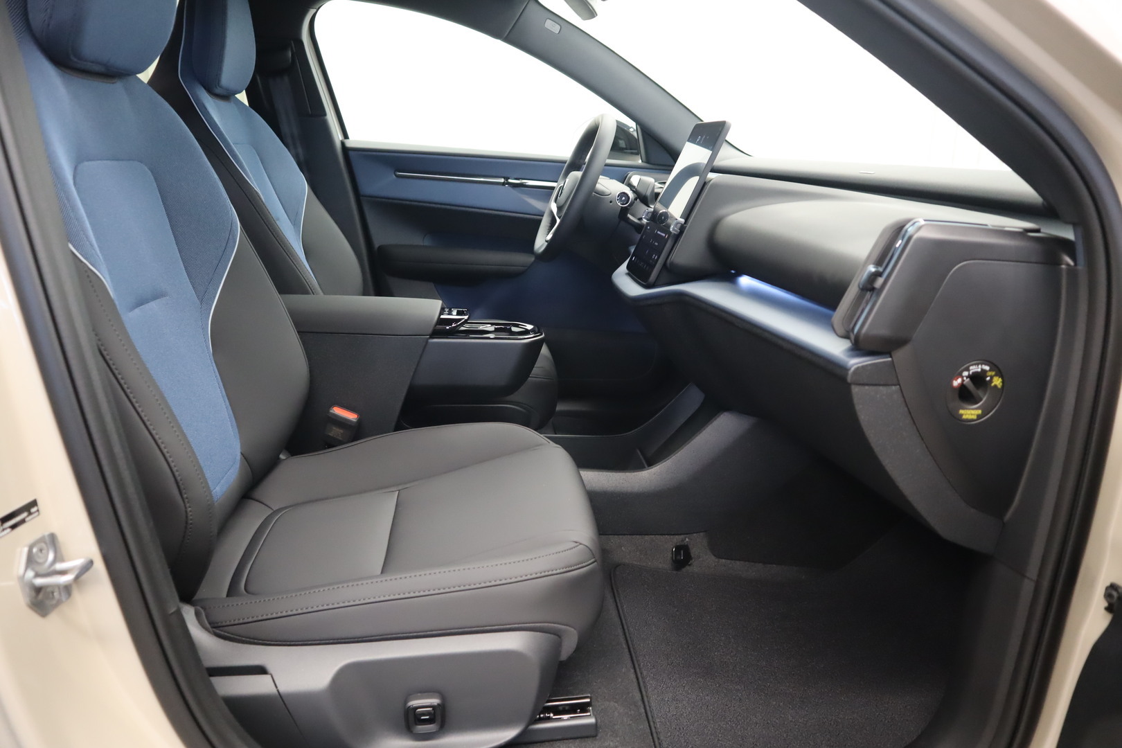 VOLVO EX30 10