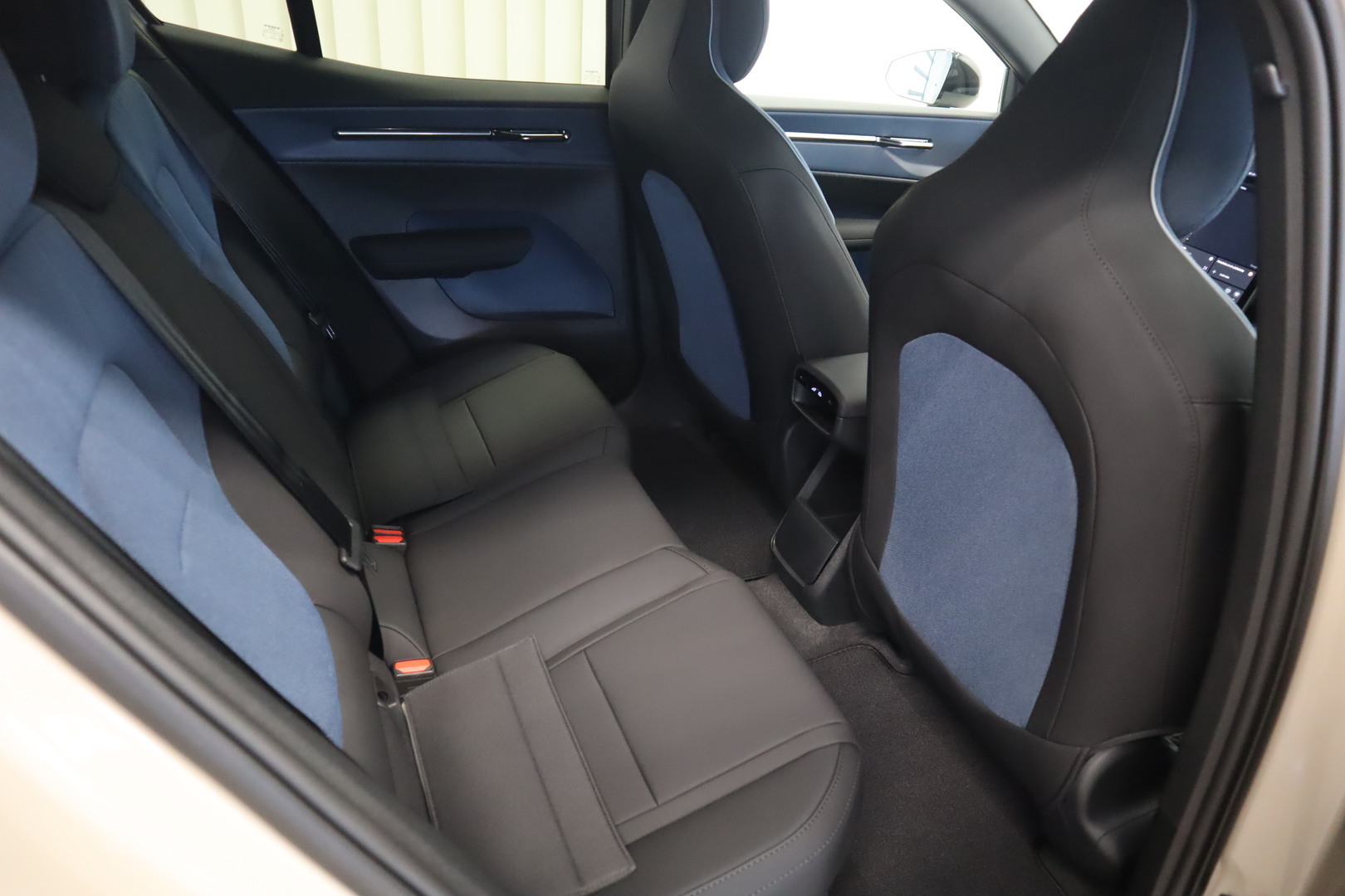 VOLVO EX30 11
