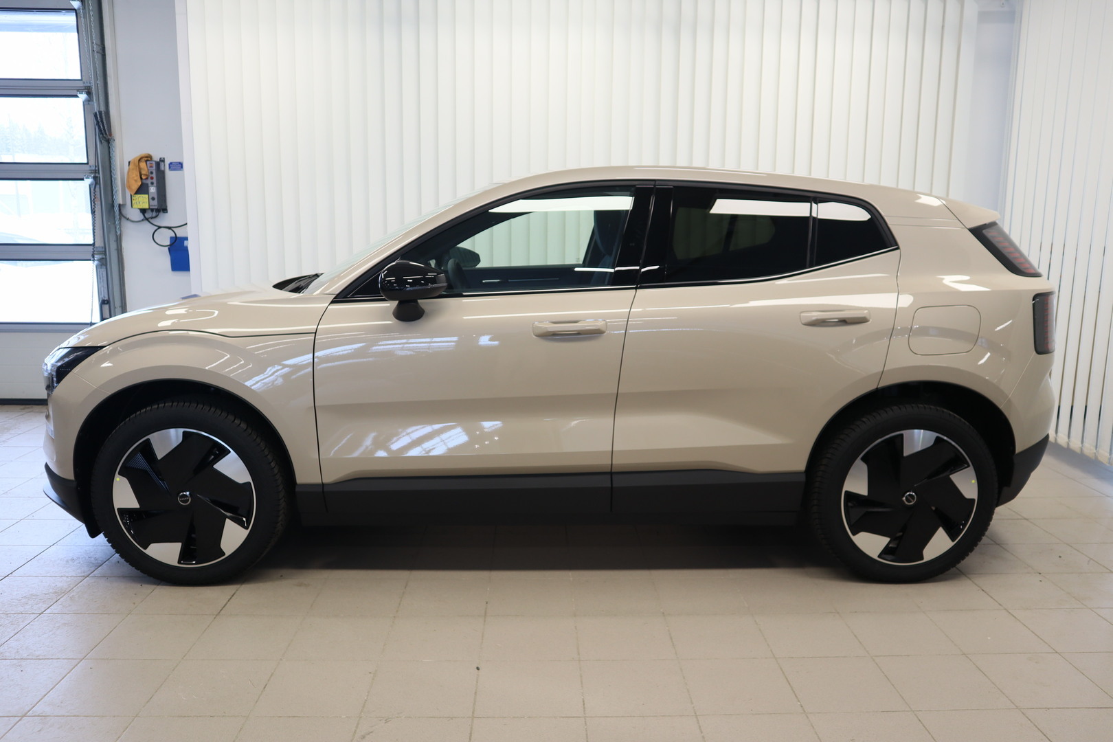 VOLVO EX30 4