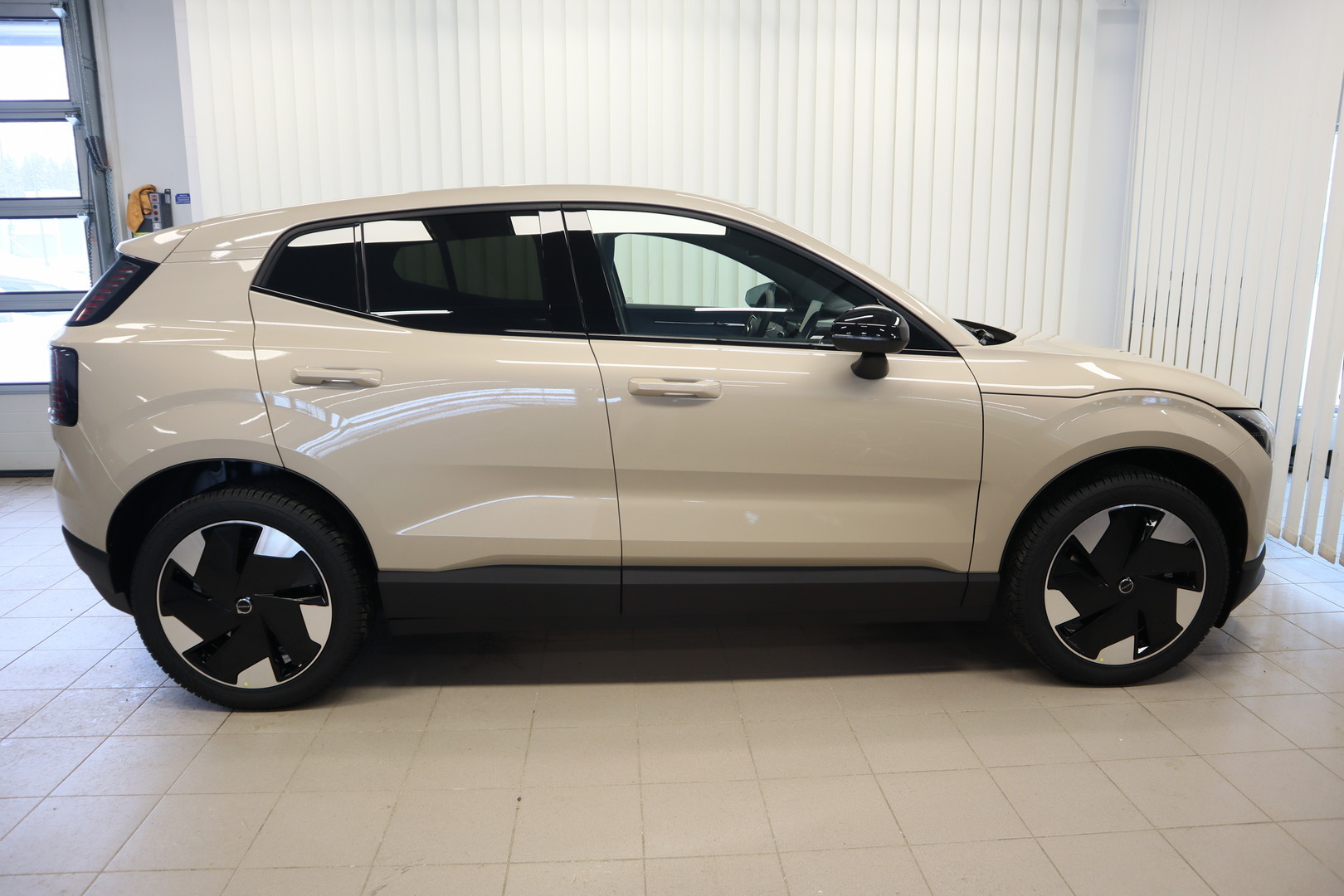 VOLVO EX30 7