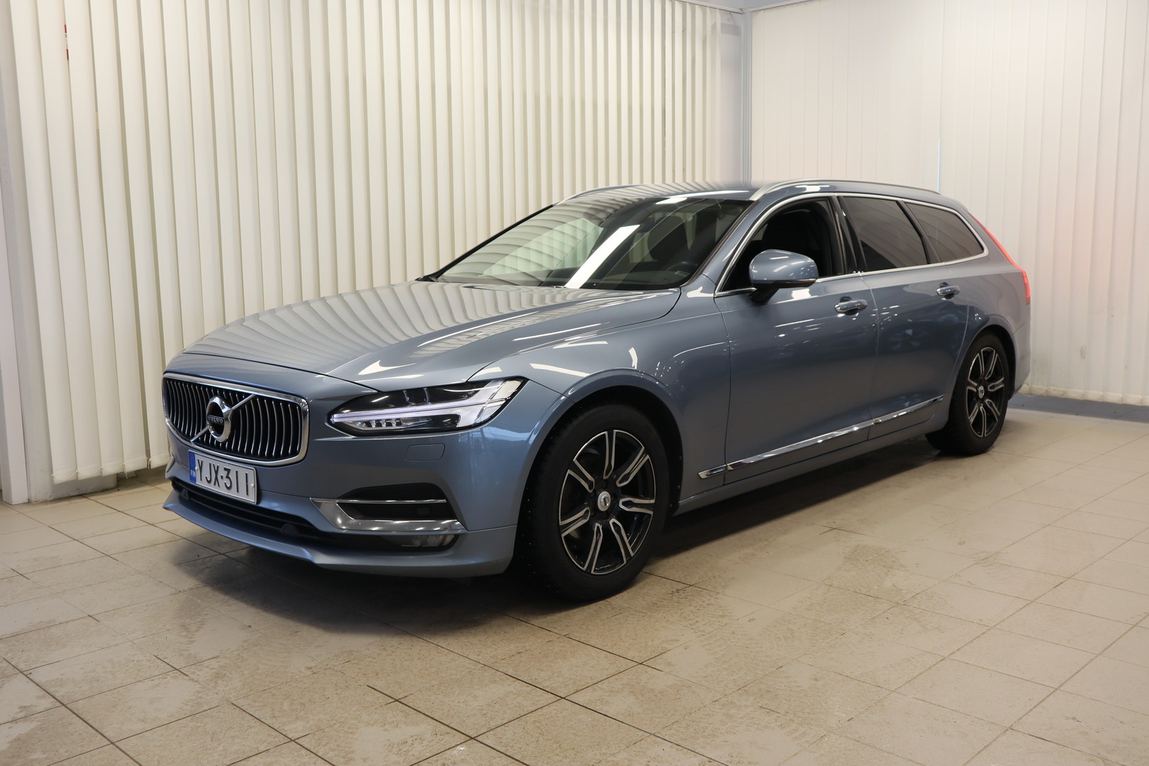 VOLVO V90 1