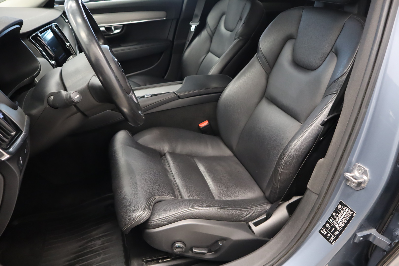 VOLVO V90 10