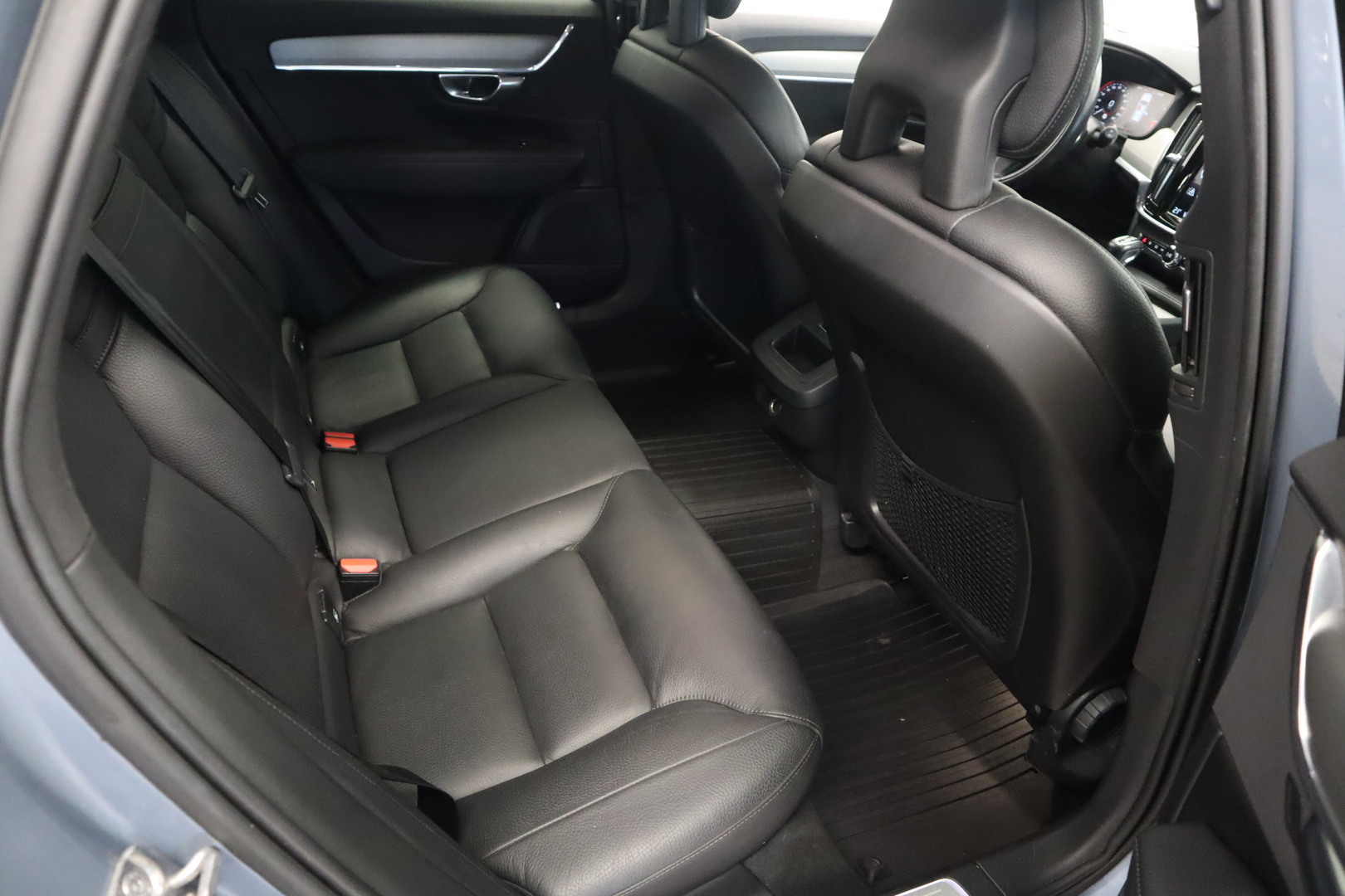 VOLVO V90 12