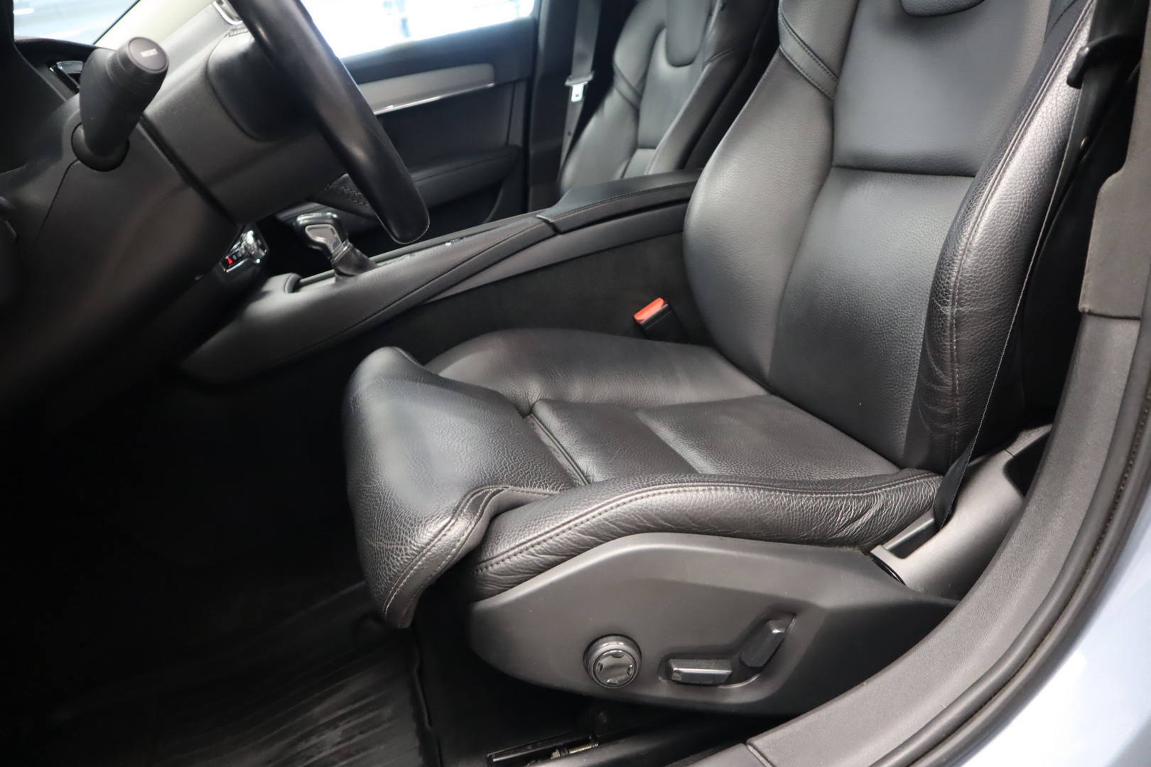 VOLVO V90 13