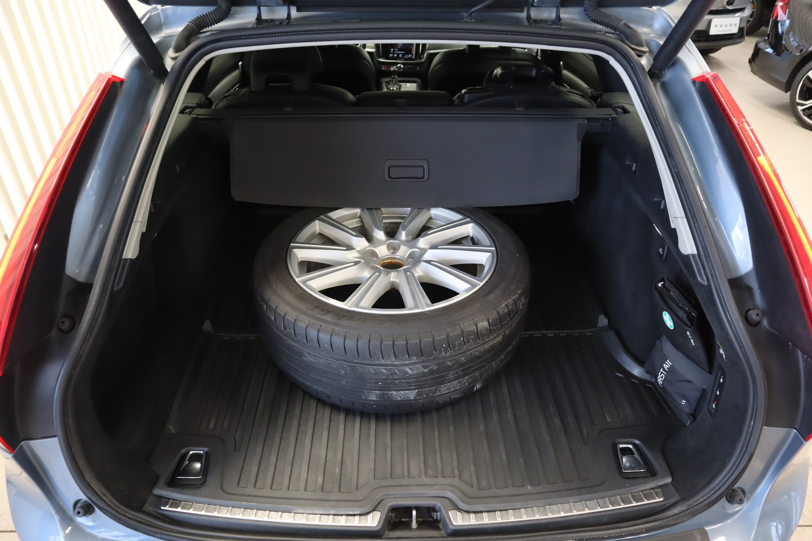 VOLVO V90 24