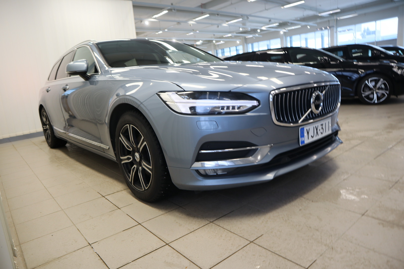 VOLVO V90 3