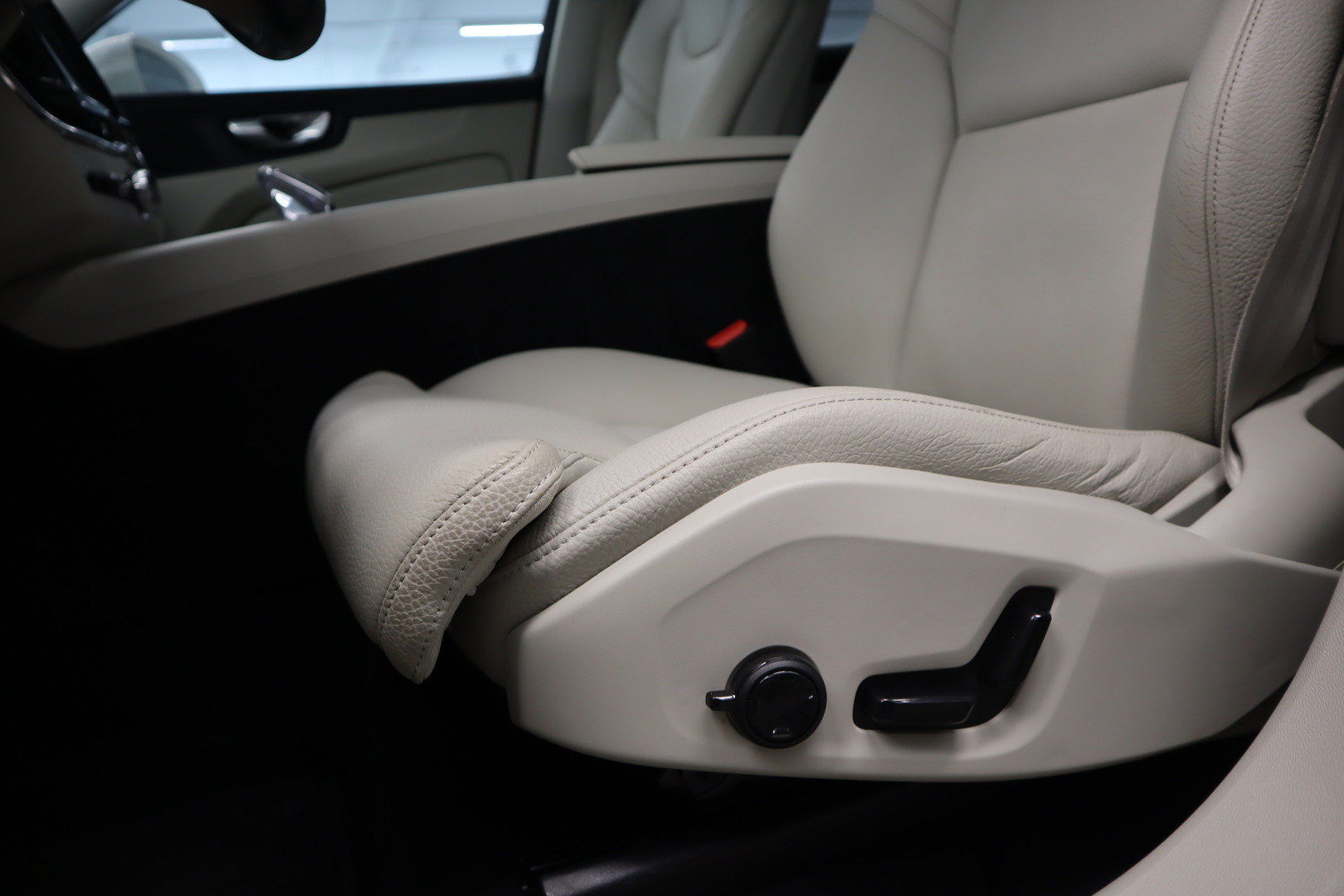 VOLVO XC60 11