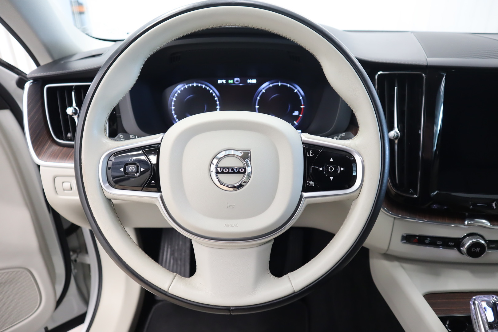 VOLVO XC60 13