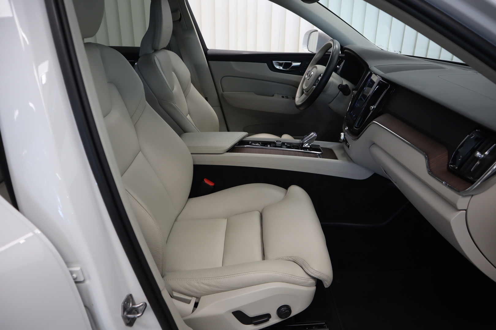 VOLVO XC60 9