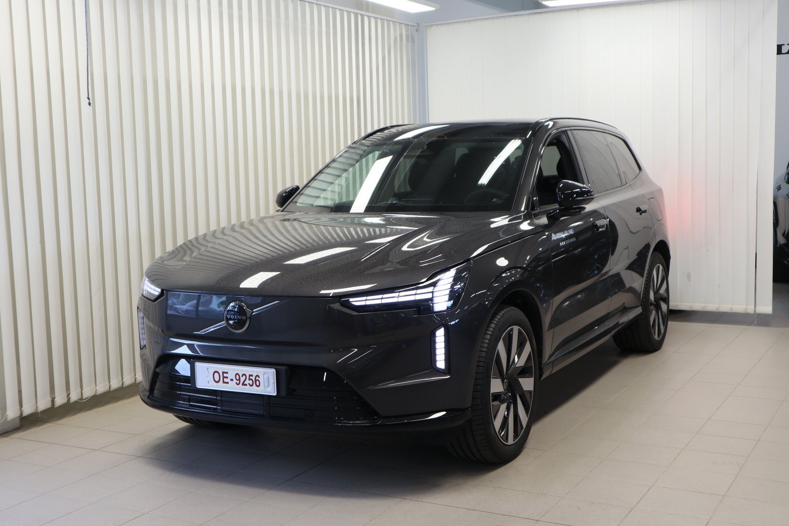 VOLVO EX90 1