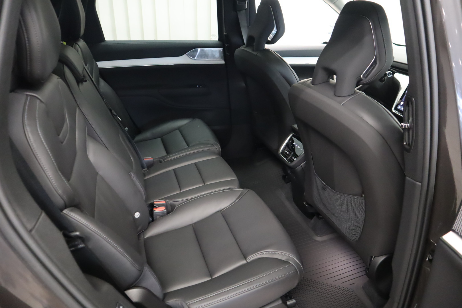 VOLVO EX90 11