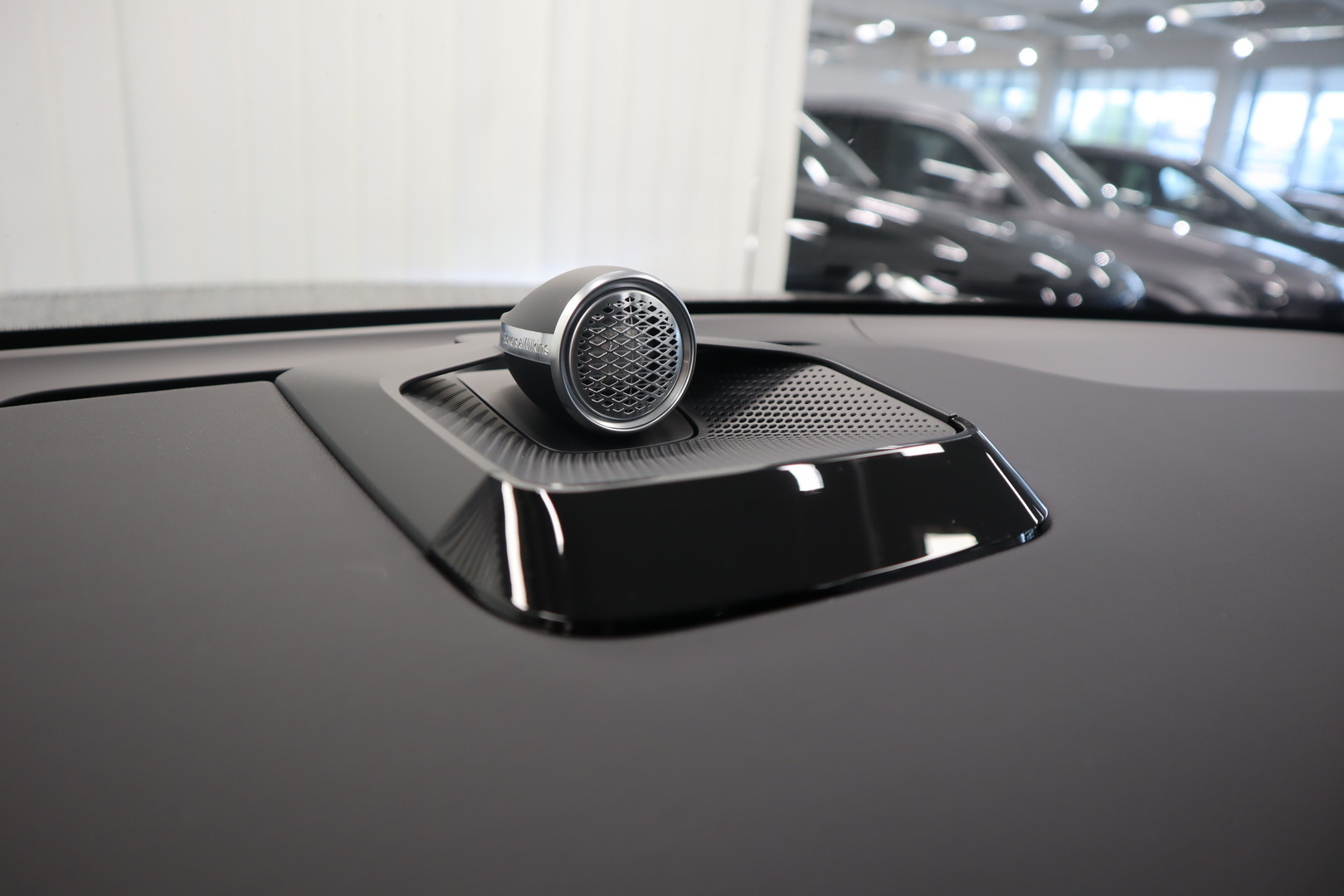 VOLVO EX90 16