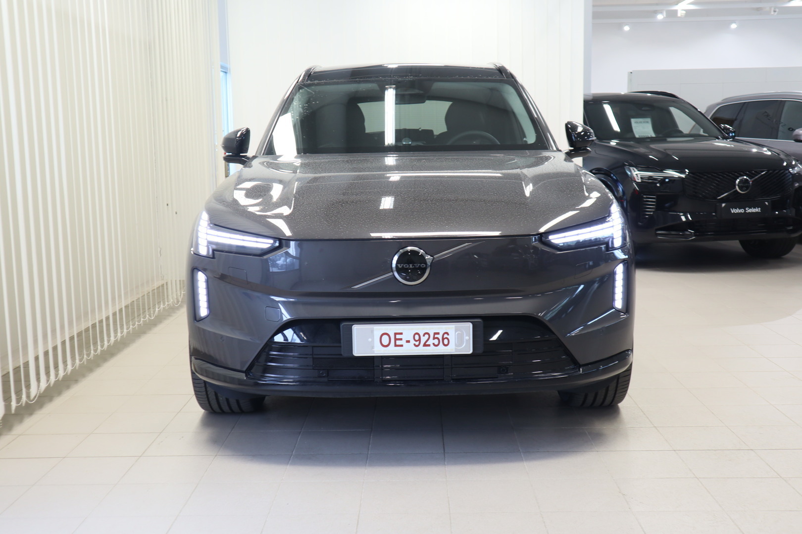 VOLVO EX90 2