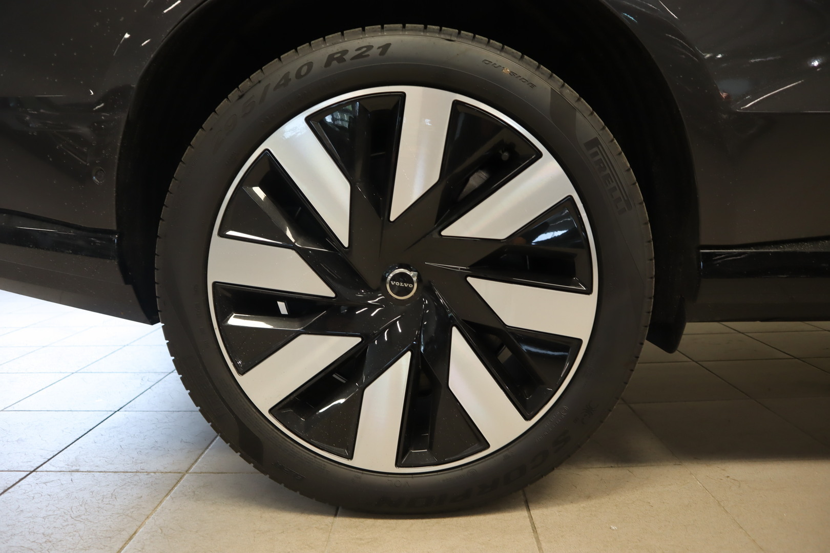 VOLVO EX90 23