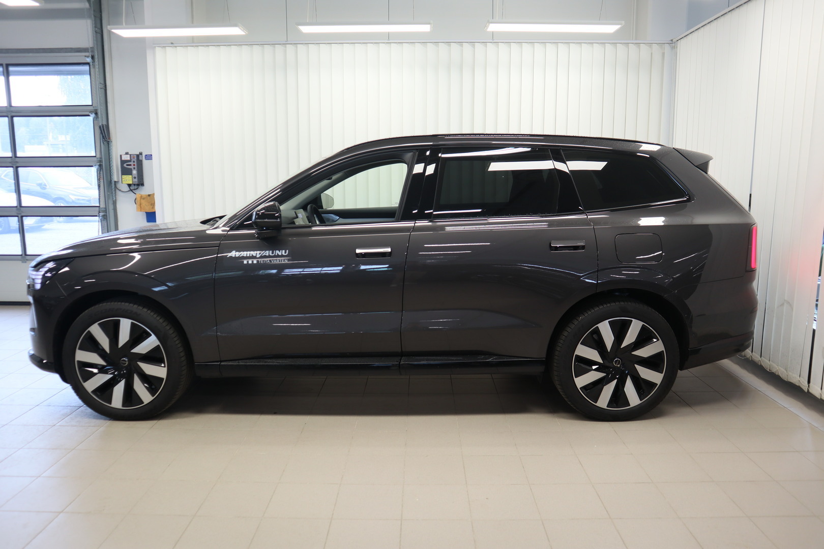 VOLVO EX90 3