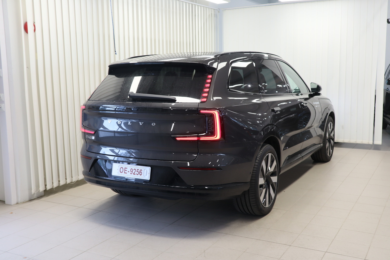 VOLVO EX90 4