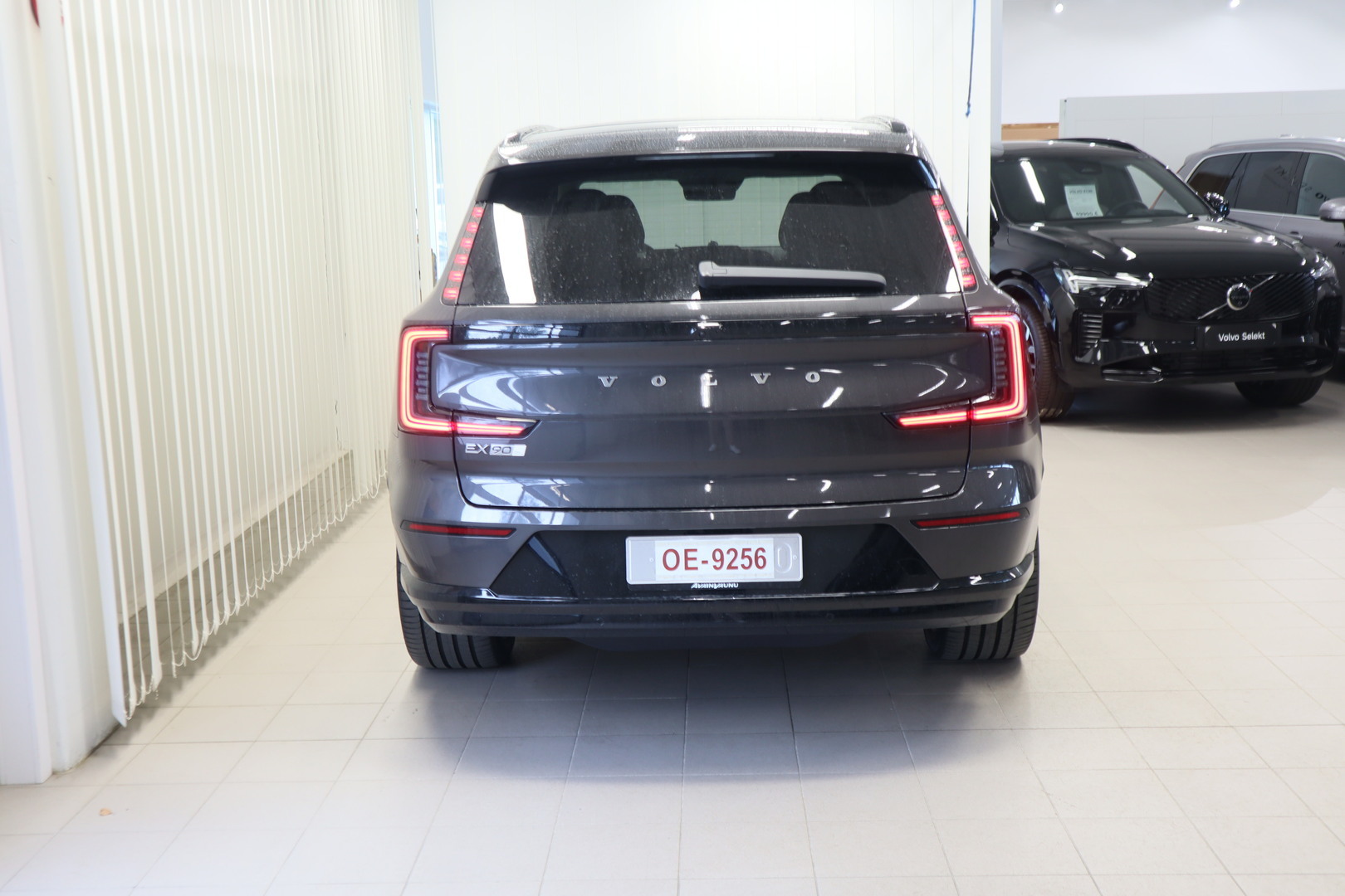 VOLVO EX90 5