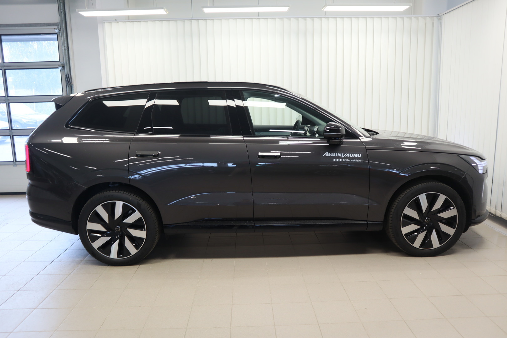 VOLVO EX90 6