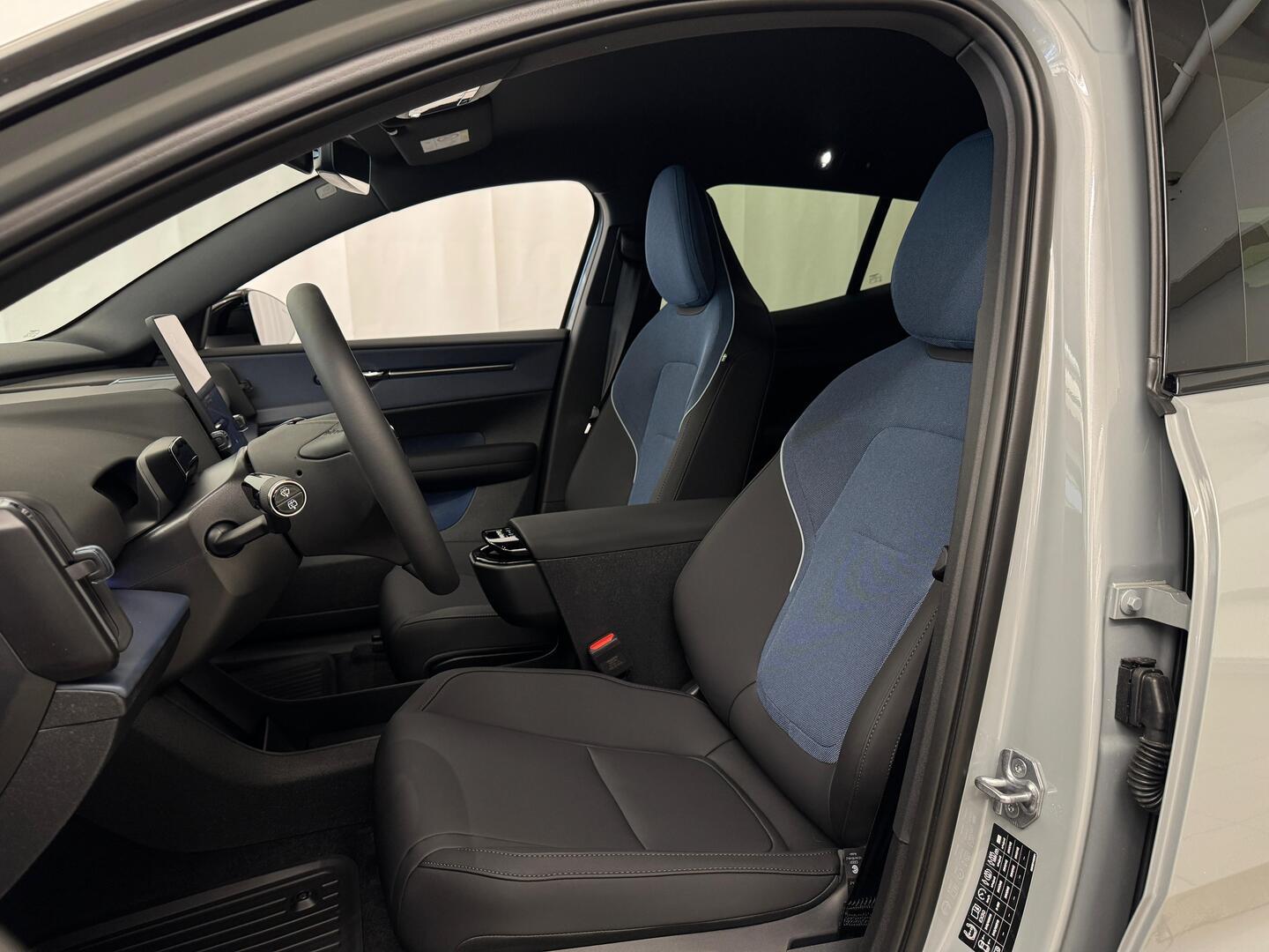 VOLVO EX30 6