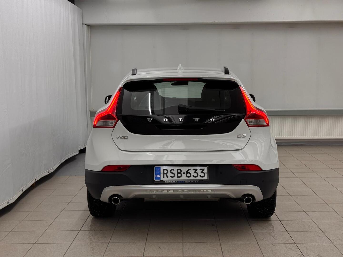 VOLVO V40 Cross Country 12