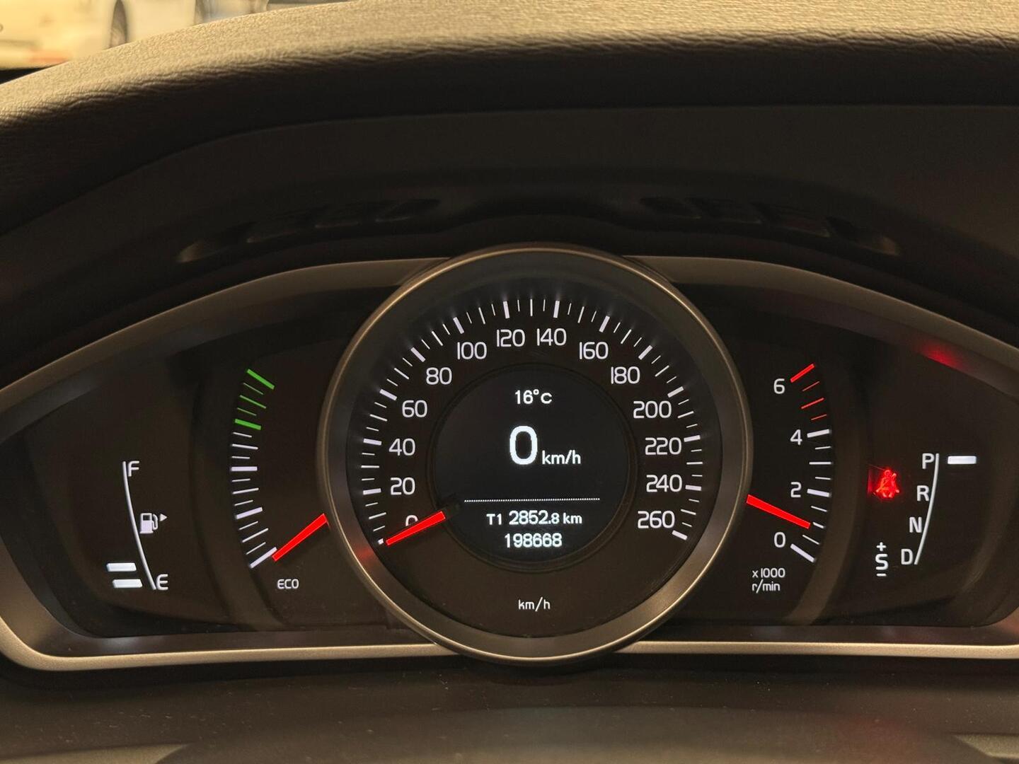 VOLVO V40 Cross Country 6