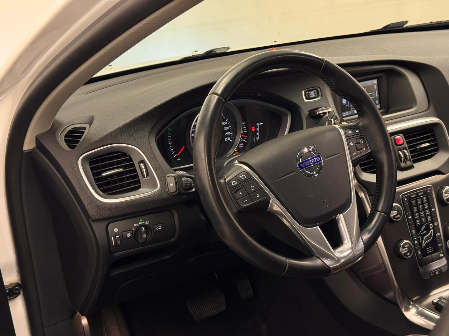 VOLVO V40 Cross Country 8