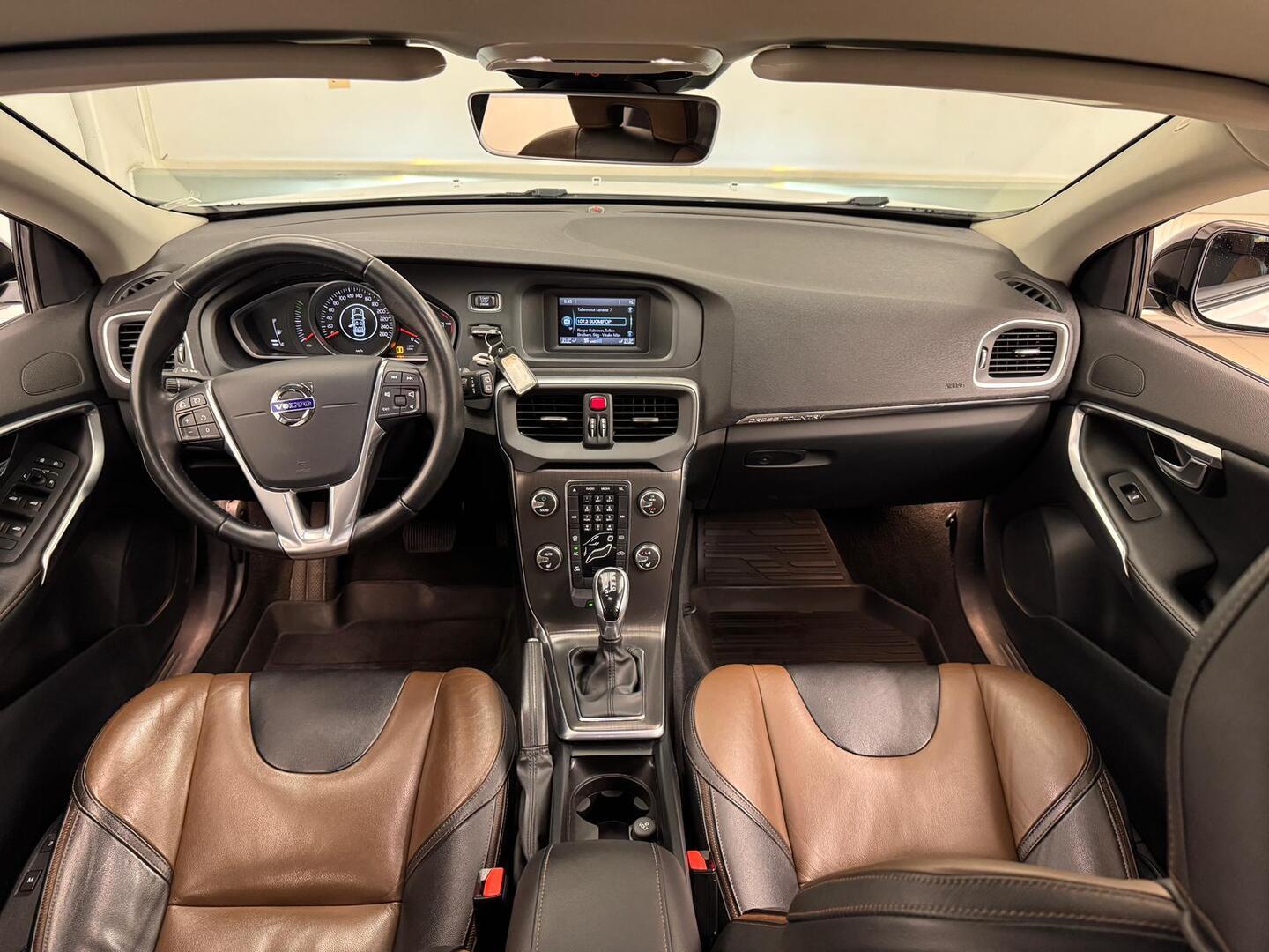 VOLVO V40 Cross Country 9