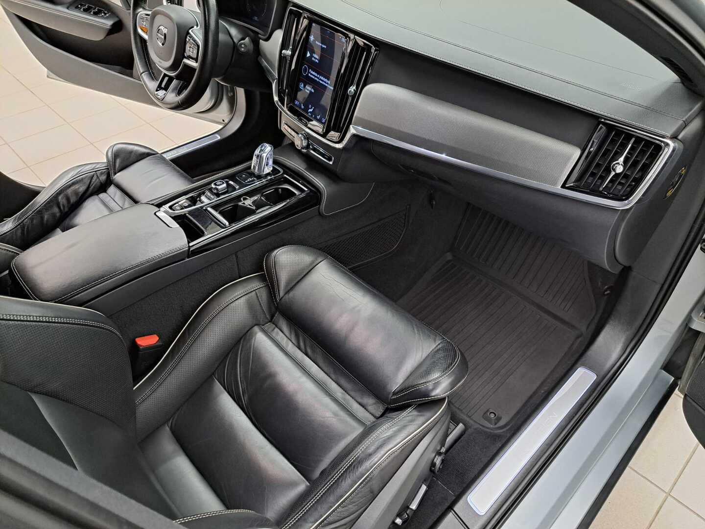 VOLVO V90 11