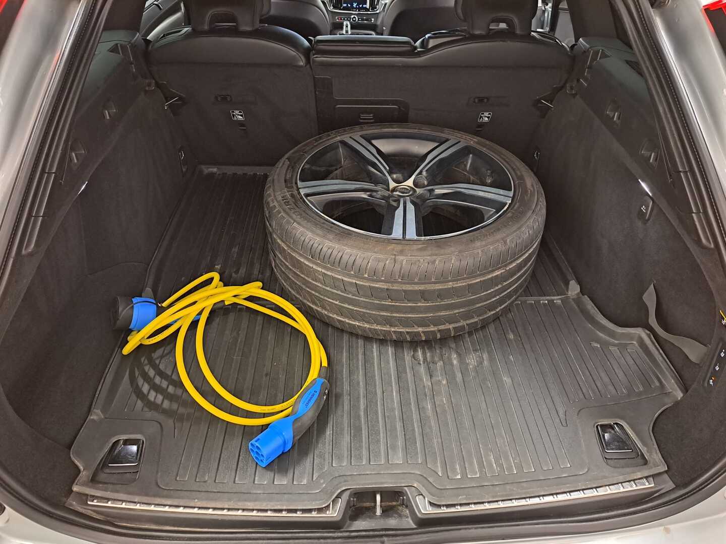 VOLVO V90 16