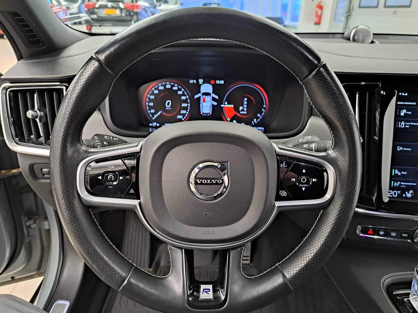 VOLVO V90 8