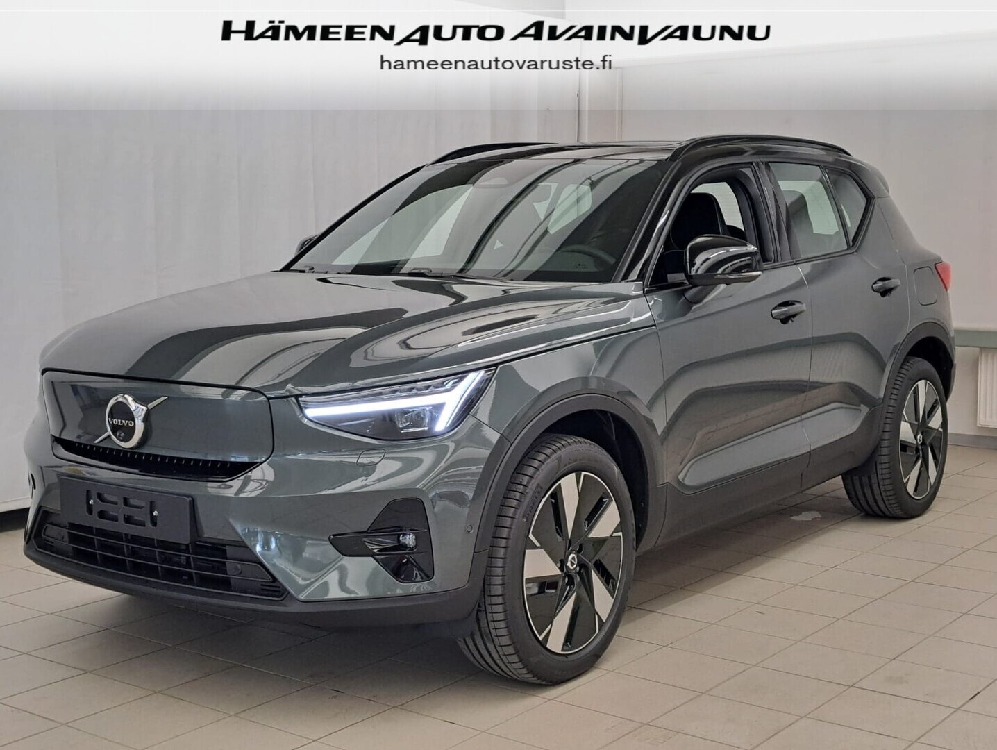 VOLVO EX40 1